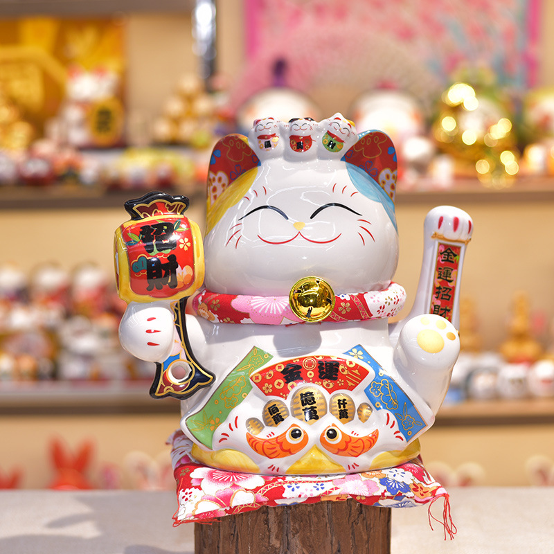 Mèo Thần Tài Vẫy Tay cầm Quạt May Mắn Uchiwa 2023